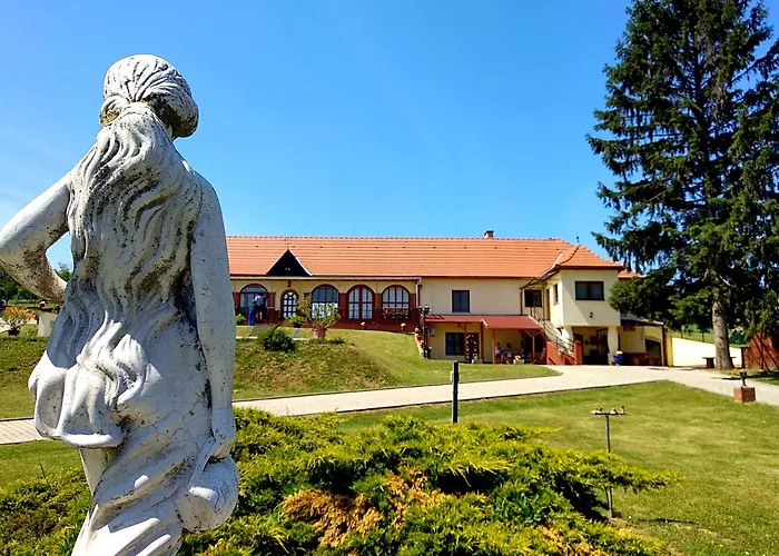 Villa Teleki בית הארחה